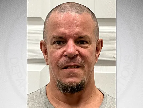 Picture of Shaul on a gray background